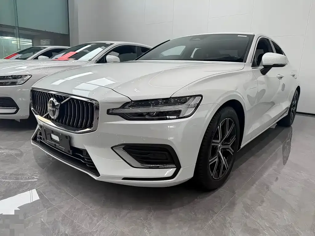 2024 Volvo S60 B4 Luxury