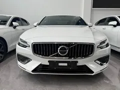 2024 Volvo S60 B4 Luxury, белый — фото 2