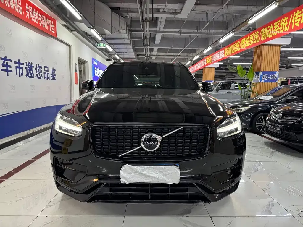 2022 Volvo XC90 B6 Sport 7-seat