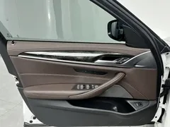 2021 BMW 5 Series 525Li Luxury Package, белый — фото 6