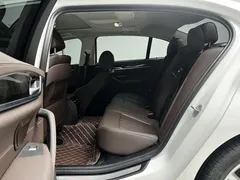 2021 BMW 5 Series 525Li Luxury Package, белый — фото 10