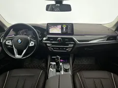 2021 BMW 5 Series 525Li Luxury Package, белый — фото 13
