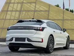 2022 Zeekr 001 Long Range Dual Motor WE EV, белый — фото 7