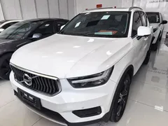 2022 Volvo XC40 T4 4WD Luxury, белый — фото 1