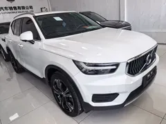 2022 Volvo XC40 T4 4WD Luxury, белый — фото 2