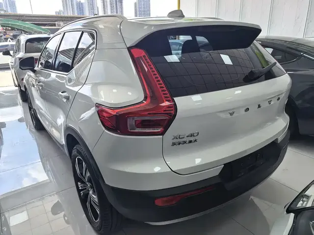 2022 Volvo XC40 4WD Luxury