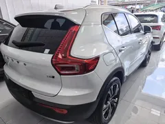 2022 Volvo XC40 T4 4WD Luxury, белый — фото 4