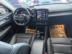 2022 Volvo XC40 T4 4WD Luxury, белый — фото 9