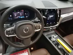 2024 Volvo XC60 4WD Luxury, синий — фото 10