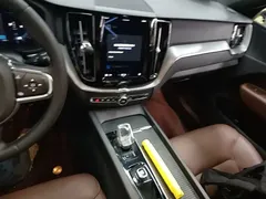 2024 Volvo XC60 4WD Luxury, синий — фото 13