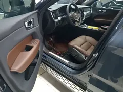 2024 Volvo XC60 4WD Luxury, синий — фото 15