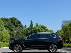 2022 BMW X5 40Li Premium M Sport Package, чёрный — фото 3