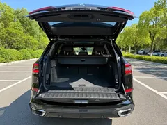2022 BMW X5 40Li Premium M Sport Package, чёрный — фото 10
