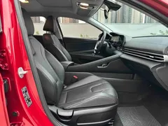 2022 Hyundai Elantra 1.5L CVT LUX Premium — фото 19