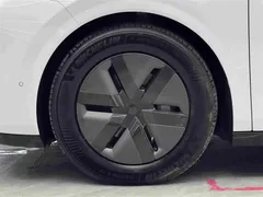 2025 Li Auto MEGA Ultra Smart Refresh, белый — фото 5