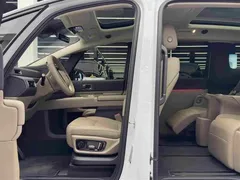2025 Li Auto MEGA Ultra Smart Refresh, белый — фото 8