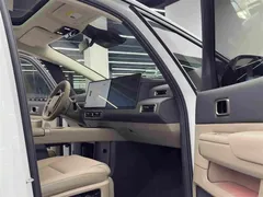 2025 Li Auto MEGA Ultra Smart Refresh, белый — фото 9