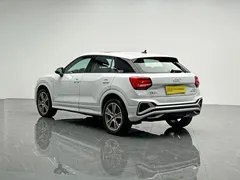 2022 Audi Q2L 35 TFSI, белый — фото 4