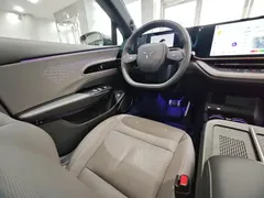 2025 Hongqi EH7 640 4WD — фото 4