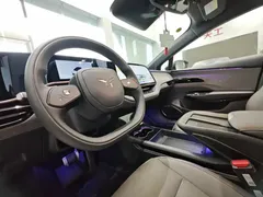 2025 Hongqi EH7 640 4WD — фото 8