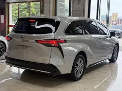 2021 Toyota Sienna 2.5L Hybrid Luxury — фото 4