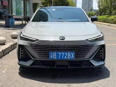 2022 Changan UNI-V 1.5T — фото 2