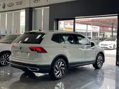 2023 Volkswagen Tiguan L 280TSI AT 2WD, белый — фото 17