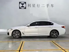 2022 BMW 5 Series 530Li Leading M Sport Package, белый — фото 4