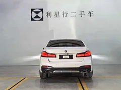 2022 BMW 5 Series 530Li Leading M Sport Package, белый — фото 11