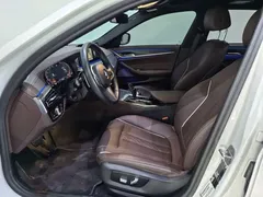 2022 BMW 5 Series 530Li Leading M Sport Package, белый — фото 12