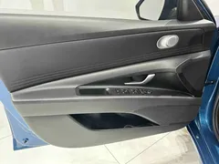 2022 Hyundai Elantra 1.5L CVT LUX Premium, синий — фото 8