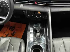 2022 Hyundai Elantra 1.5L CVT LUX Premium, синий — фото 12