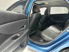2022 Hyundai Elantra 1.5L CVT LUX Premium, синий — фото 16
