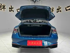 2022 Hyundai Elantra 1.5L CVT LUX Premium, синий — фото 17