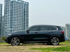 2022 BMW X5 40Li Premium M Sport Package, чёрный — фото 10