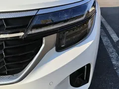 2023 Kia Seltos 1.5L CVT Luxury, белый — фото 4