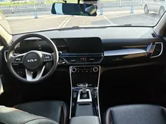 2023 Kia Seltos 1.5L CVT Luxury, белый — фото 11