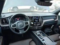 2022 Volvo XC60 4WD Luxury — фото 10