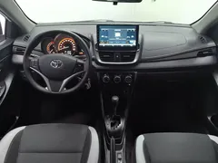 2022 Toyota Yaris L Zhixuan X 1.5L CVT PLUS, белый — фото 12