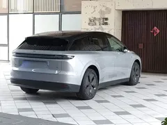 2025 Li Auto i6 2WD — фото 15
