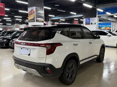 2023 Kia Seltos 1.5L CVT Luxury, белый — фото 5