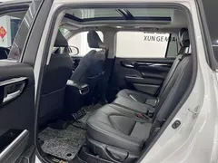 2022 Toyota Highlander Hybrid 2.5L 4WD Premium 7, белый — фото 10