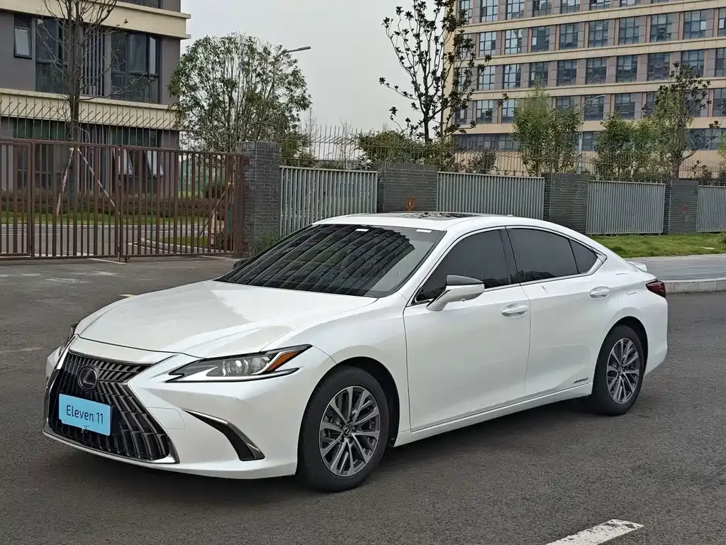 2021 Lexus ES 300h Excellence