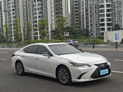 2021 Lexus ES 300h Excellence, белый — фото 2