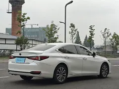 2021 Lexus ES 300h Excellence, белый — фото 4