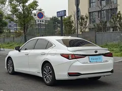 2021 Lexus ES 300h Excellence, белый — фото 5