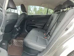 2021 Lexus ES 300h Excellence, белый — фото 7