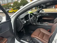 2022 Volvo S60 B4 Luxury, белый — фото 6