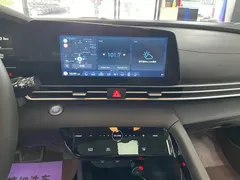 2022 Hyundai Elantra 1.5L CVT LUX Premium, белый — фото 9