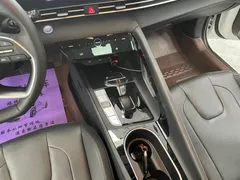 2022 Hyundai Elantra 1.5L CVT LUX Premium, белый — фото 10